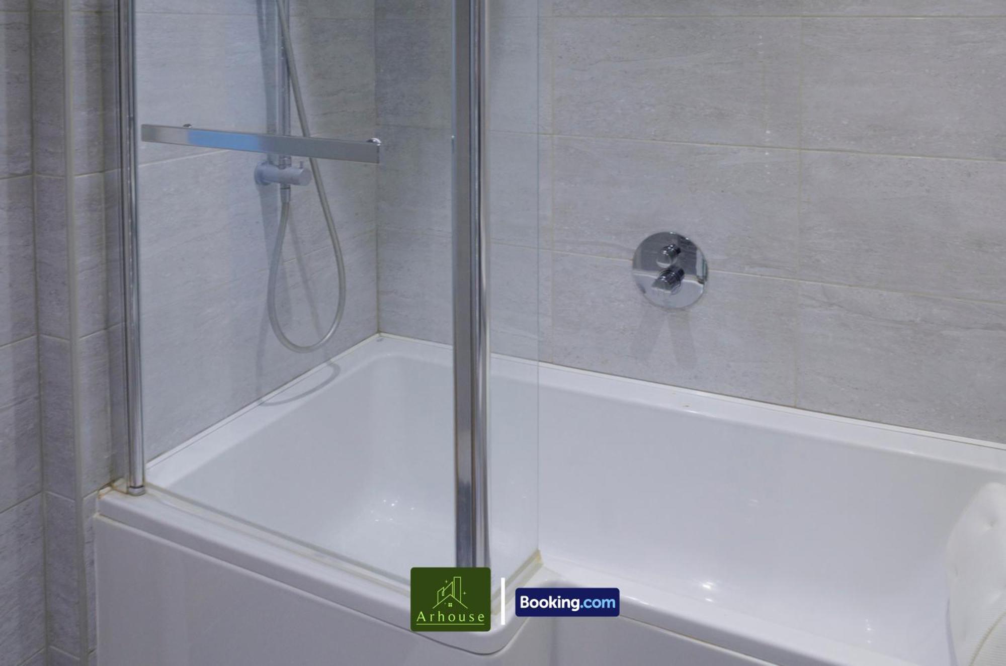 One Bedroom Apartment By Arhouse Apartments Short Lets & Serviced Accommodation Kingston With Free Wifi Кингстон на Темзе Экстерьер фото