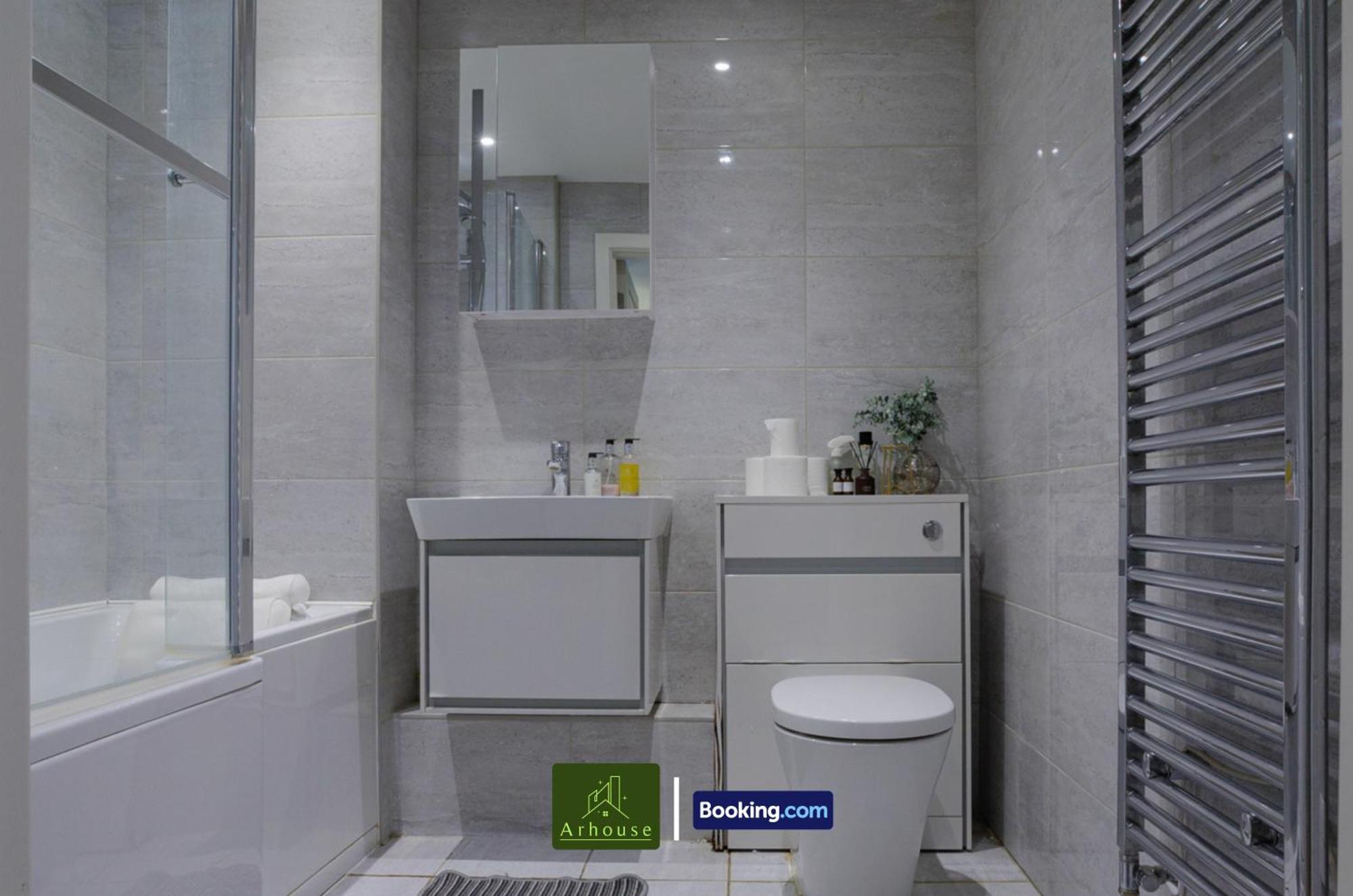 One Bedroom Apartment By Arhouse Apartments Short Lets & Serviced Accommodation Kingston With Free Wifi Кингстон на Темзе Экстерьер фото