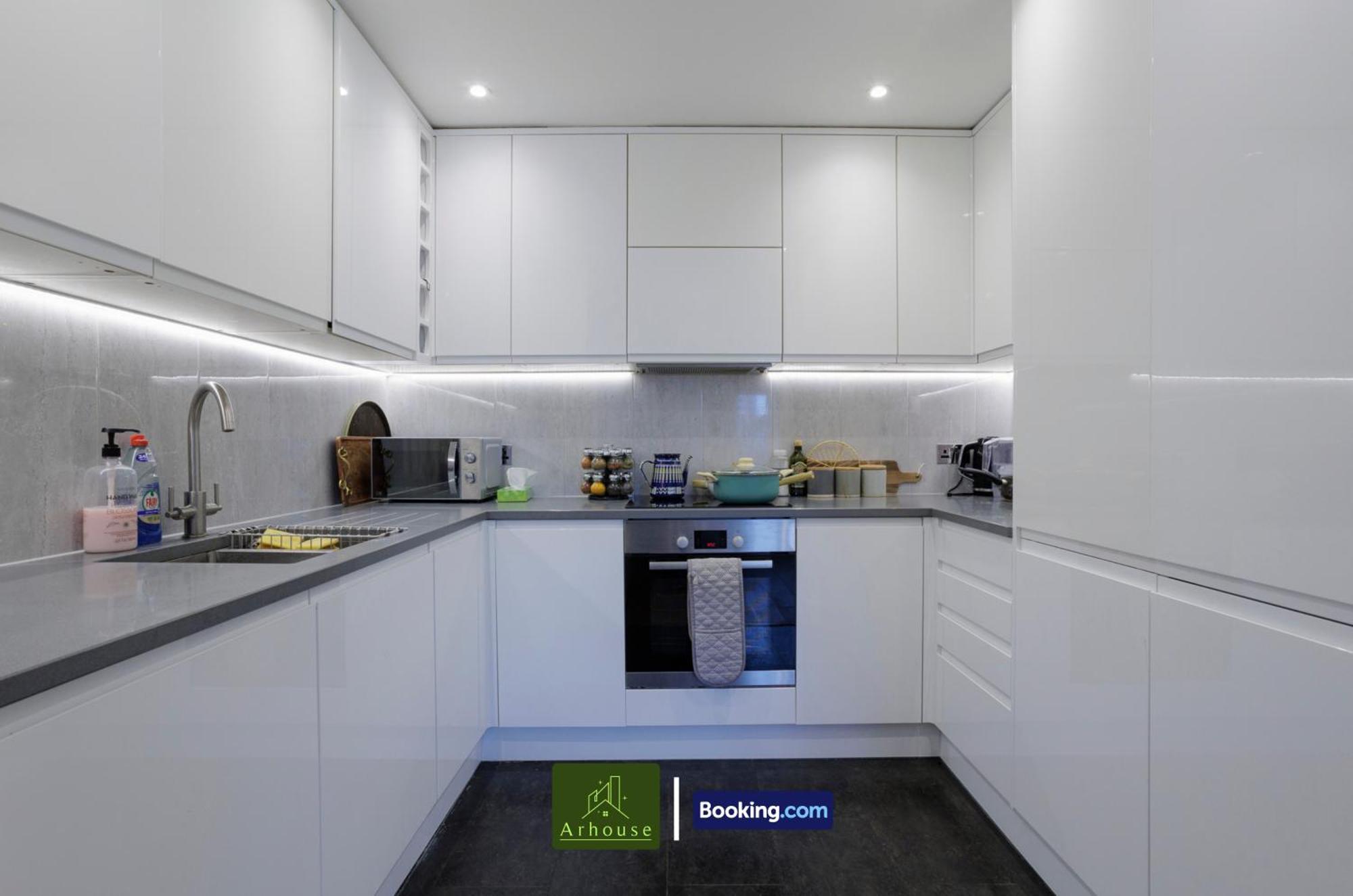 One Bedroom Apartment By Arhouse Apartments Short Lets & Serviced Accommodation Kingston With Free Wifi Кингстон на Темзе Экстерьер фото